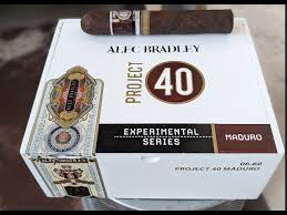 ALEC BRADLEY PROJECT 40 MADURO ROBUSTO (24)