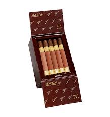CAO BELLA VANILLA PETIT CORONA 4 X 40 (25)