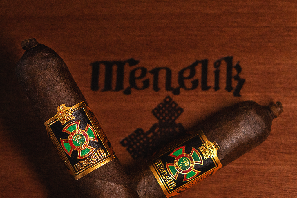FOUNDATION MENELIK PETITE ROBUSTO 4 1/2X52  (12)