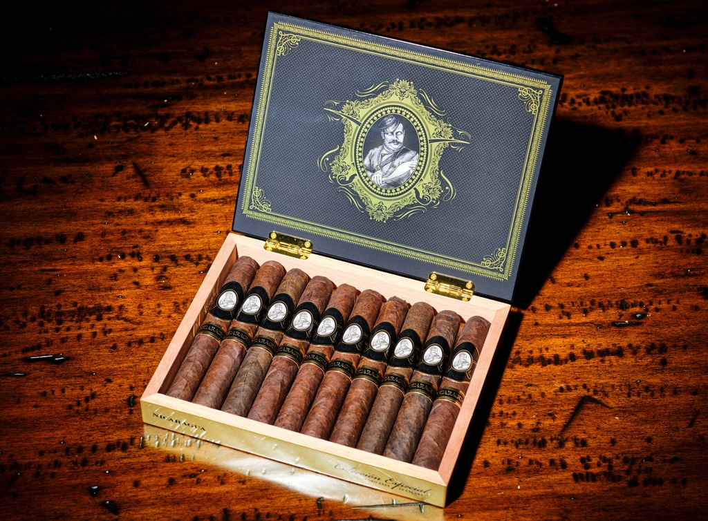 GURKHA COLECCION ESPECIAL TORO 6X54  (10)